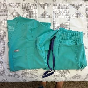 FIGS surgical green XS